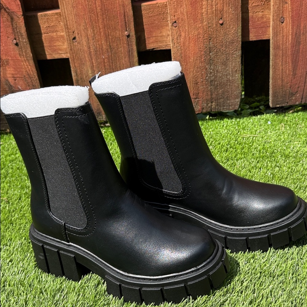 Black Chelsea Platform Boots - Women's Chunky Ankle Boot